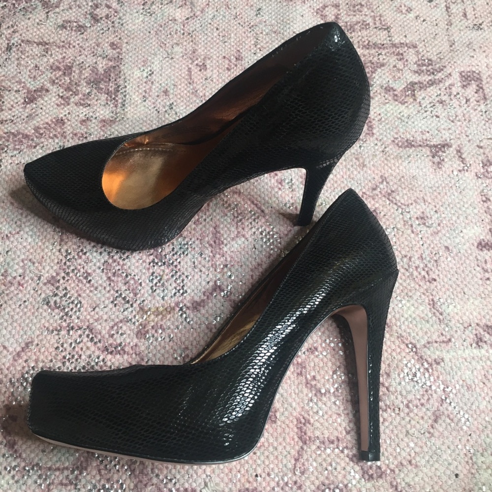 BCBG black snakeskin pointed toe platform heel